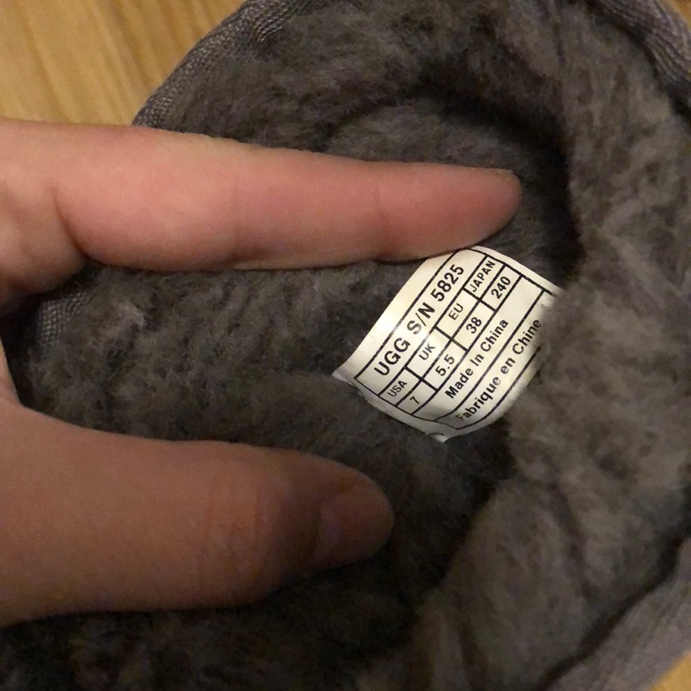 Grey, uggs - Picture 6 of 6